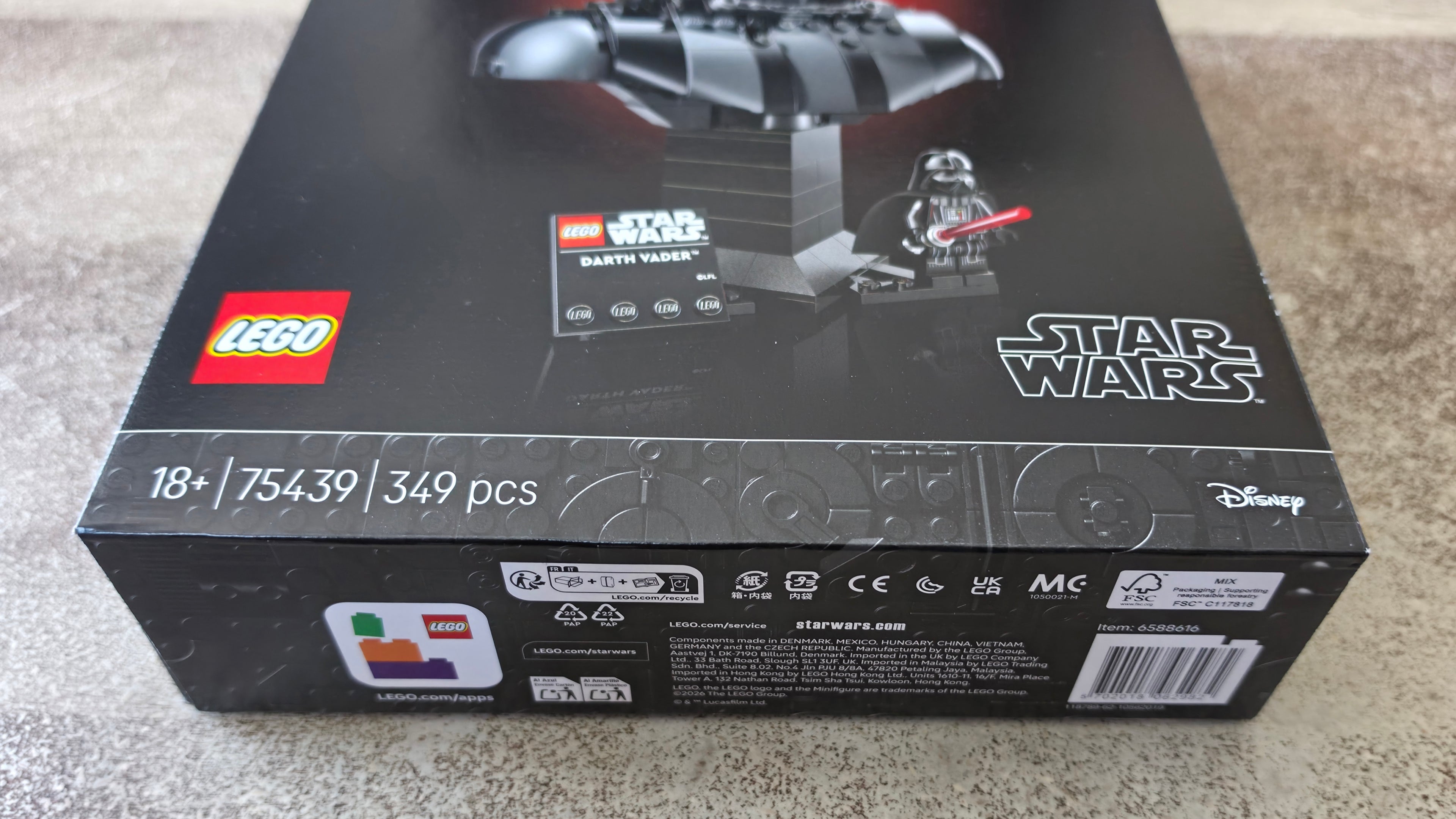 LEGO Star Wars Darth Vader Bust Model Set #75439