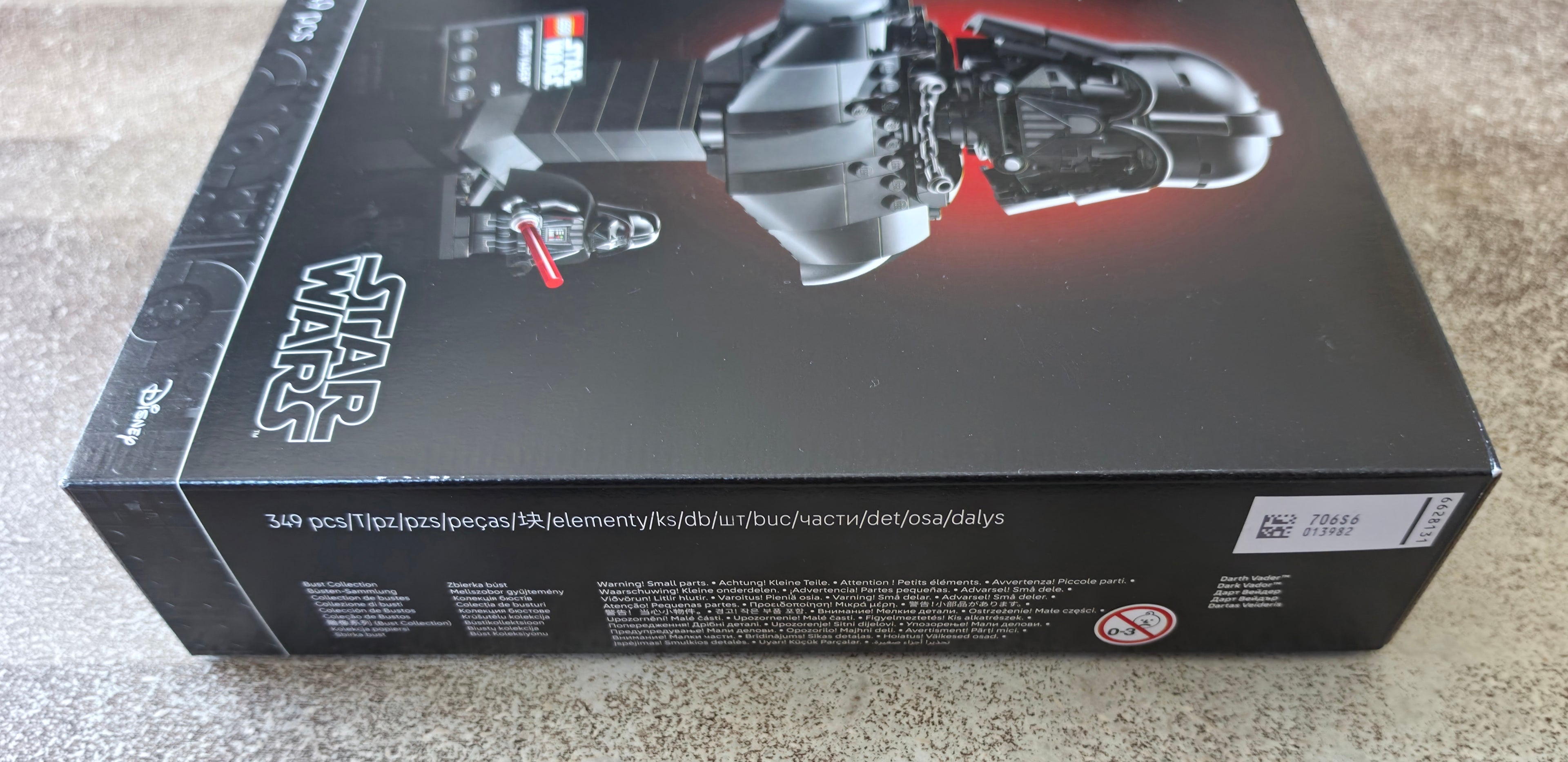 LEGO Star Wars Darth Vader Bust Model Set #75439